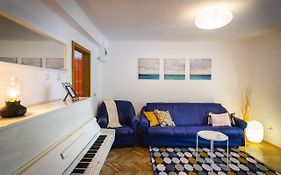 Piano Apartment - 10 Minutes To City Center